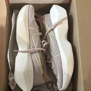 Nike Women's vista Light bone volt Sneakers